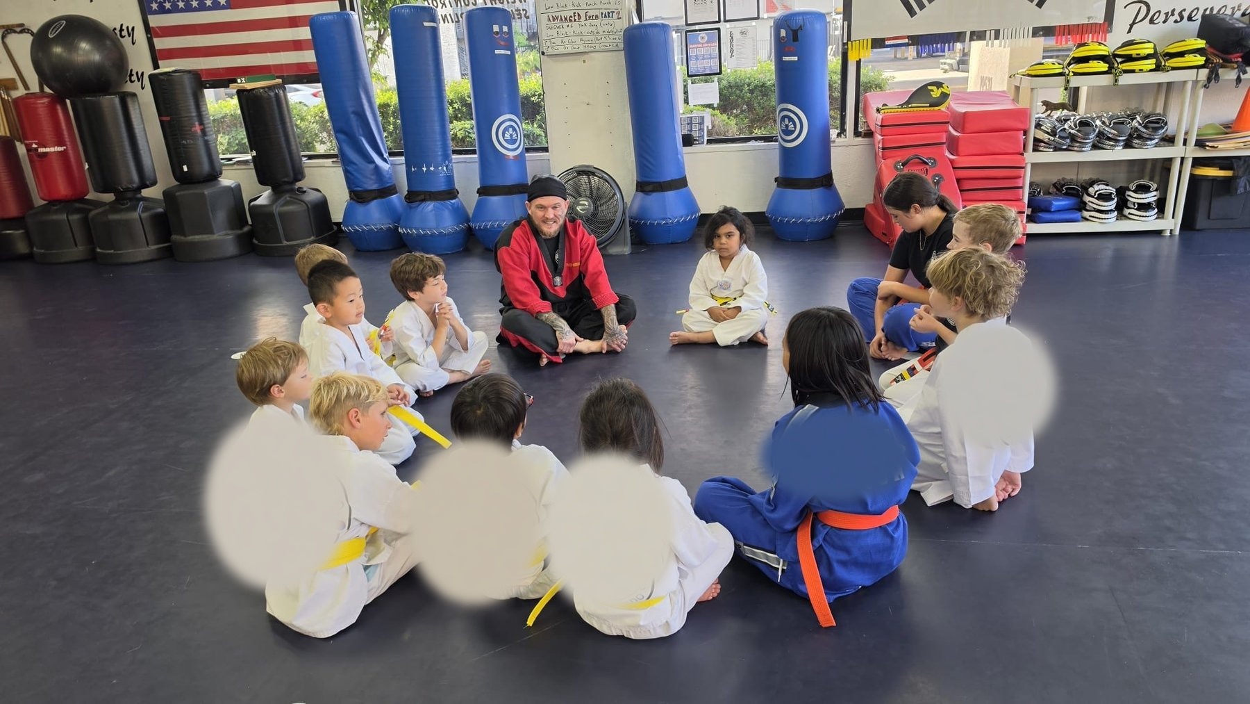 Shaun Anderson teaching a full martial arts class in a circle